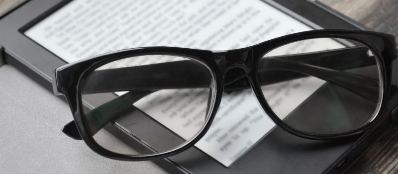 la autopublicación una herramienta de aprendizaje, unos lentes sobre un kindle, 732KB, Amazon