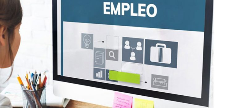 Empleo, mujer frente a computadora, 58 KB, trabajo