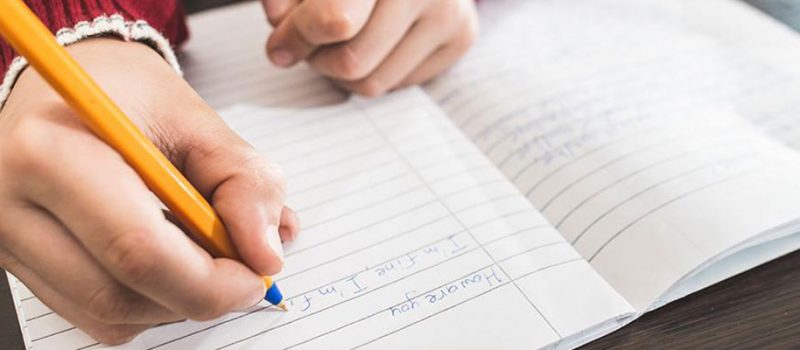 trad, la mano de alguien escribiendo, 64 KB, académico