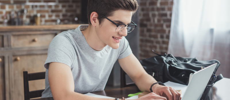 ¿Por qué estudiar una licenciatura en línea? Conoce las ventajas de una licenciatura en línea