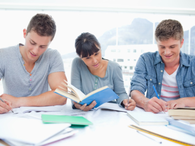 Acompañamiento UIC, El acompañamiento por parte de los directivos es crucial para elegir la mejor escuela. Conoce por qué la UIC es tu mejor opción.